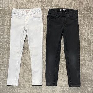🔥4/20! Bundle of 2 girls skinny jeans. Size 6.